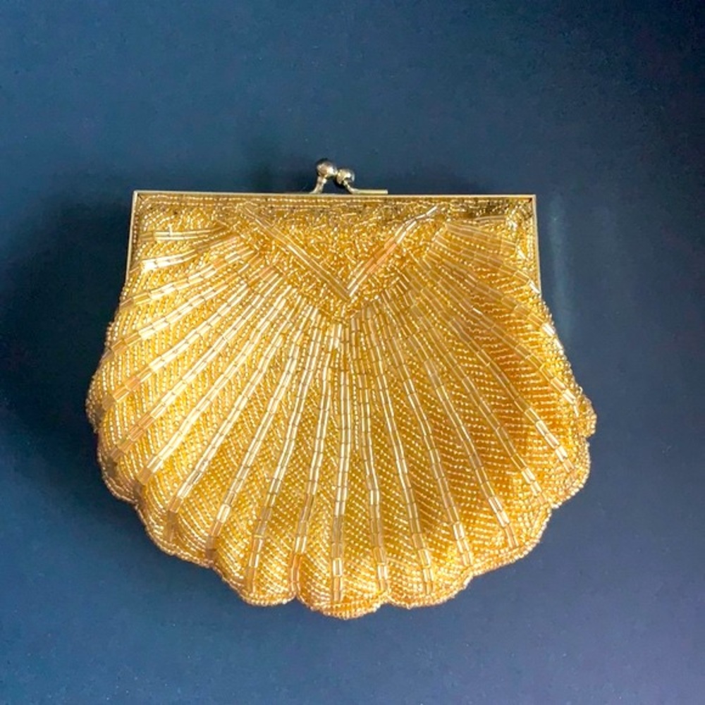 Vintage La Regale Beaded Shell Purse